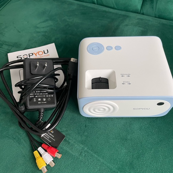 Mini Projector - Picture 2 of 4